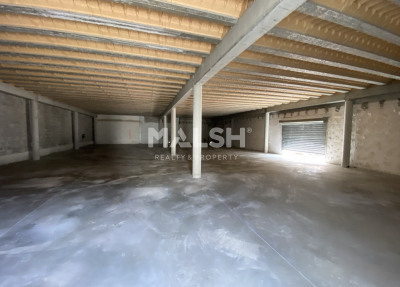 Local commercial 690 m²