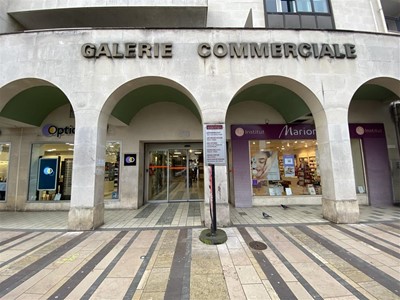 A louer au sein de la galerie commerciale de Charenton, une surface d'environ 900m² divisibles