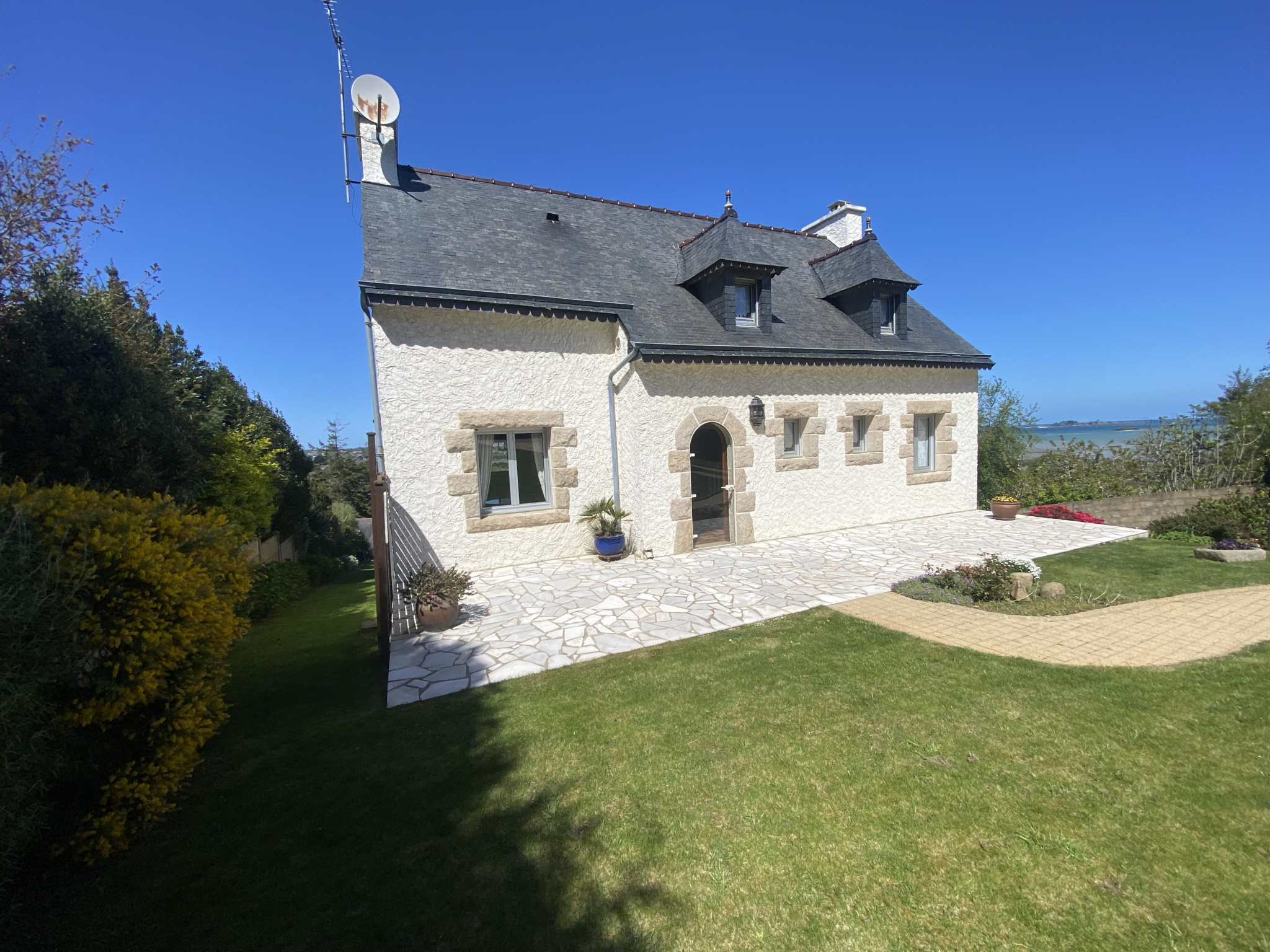 Sur PAIMPOL, maison 153m2 sur les hauteurs de Kérity avec vu