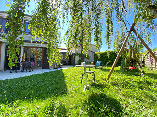 Maison Communay 108m2 - 3 chambres - jardin - au calme et proche des commodites 