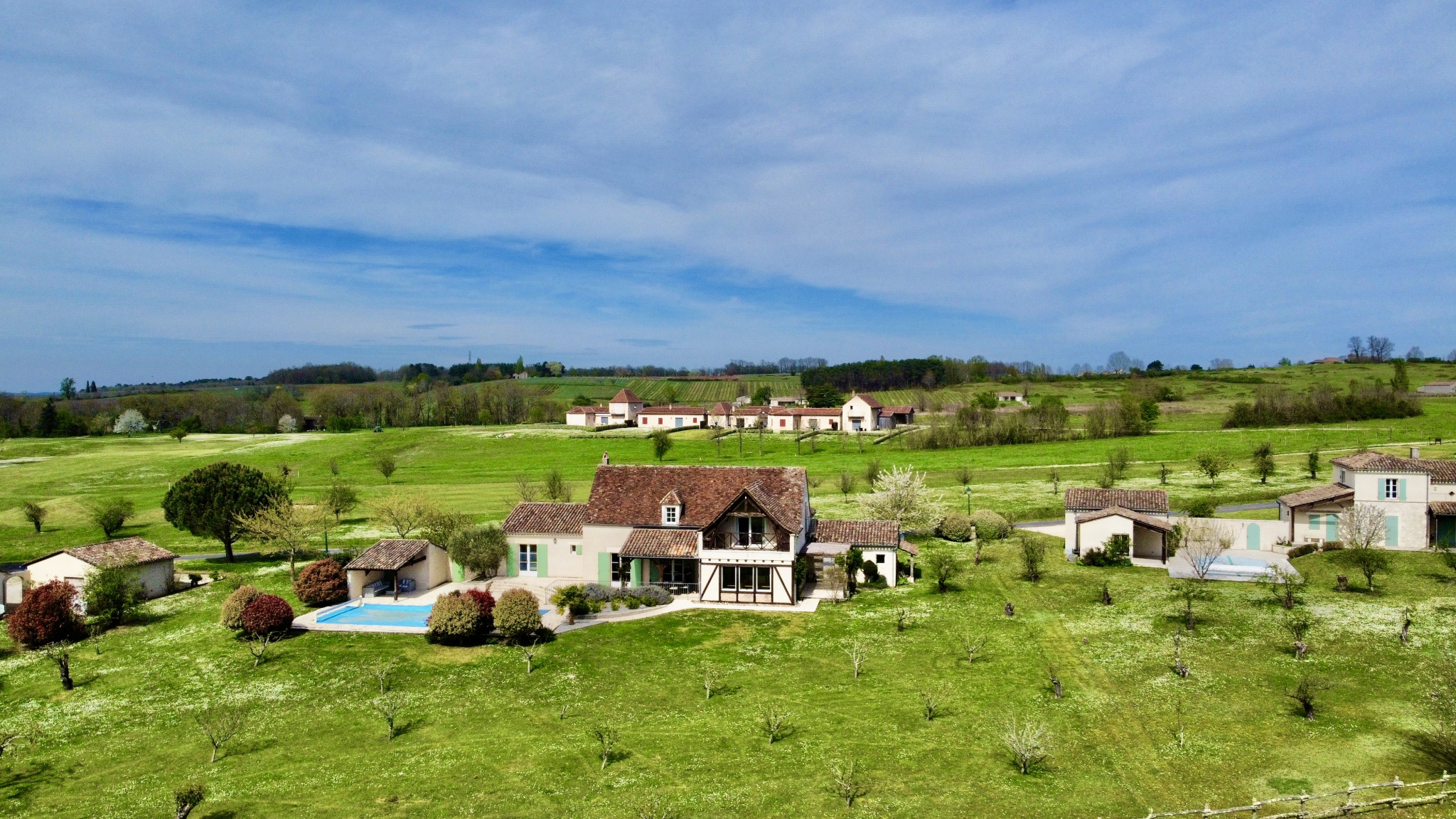 Villa à vendre au coeur d'un domaine avec golf en Dordogne, p