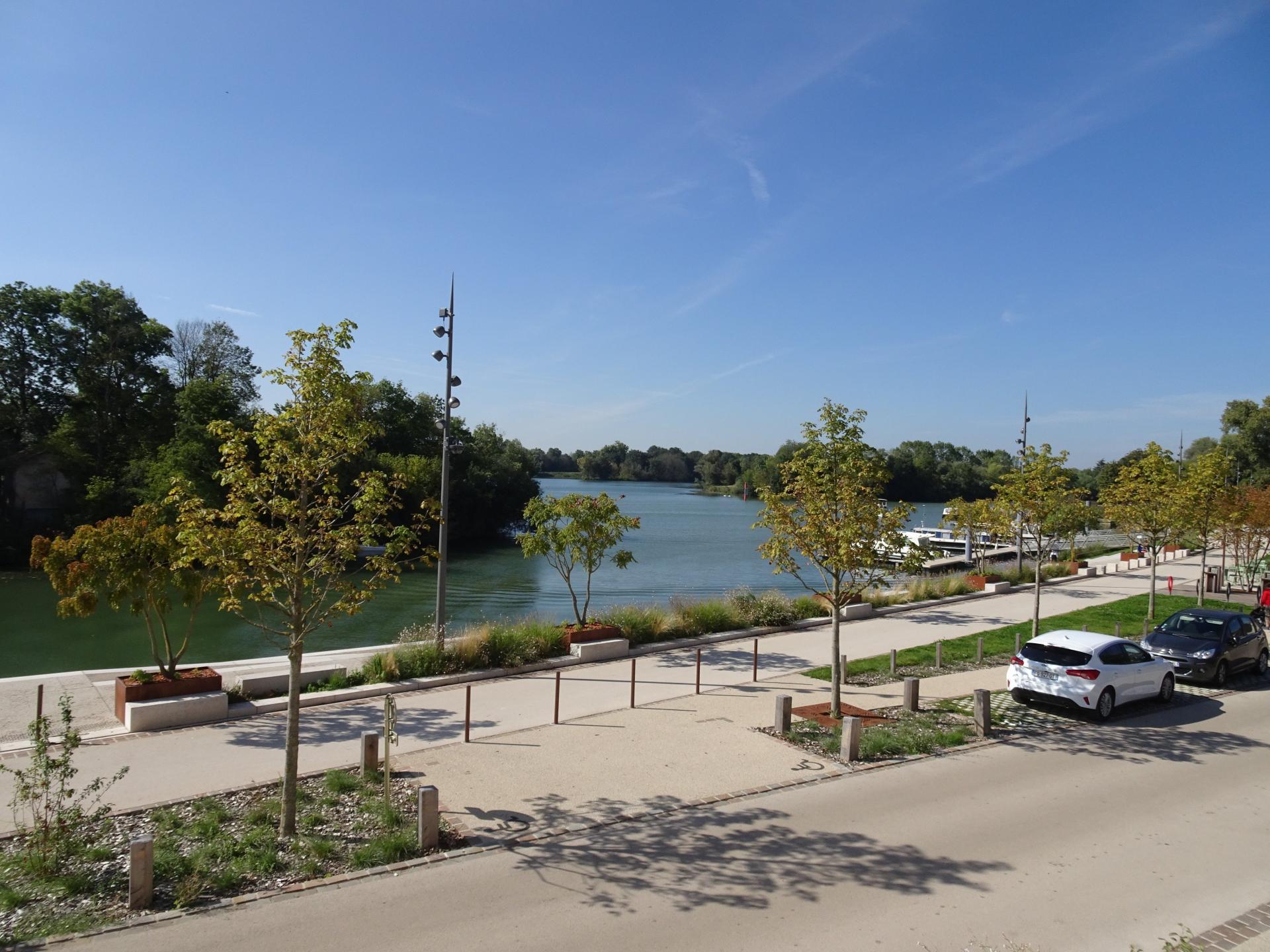 Bel appartement à fort potentiel sur les quai de Saone