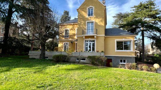 Maison 10 pièces 245 m²