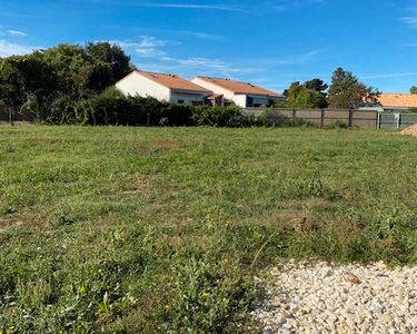 Grand terrain 1242 m2 proche mer st palais sur mer