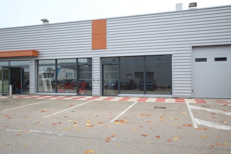 Dpt Saône et Loire (71), à vendre CHATENOY EN BRESSE Local commercial