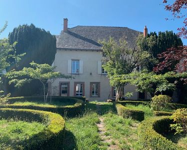 Maison de village avec jardin et garage 