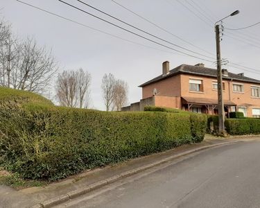 Maison en briques, 3chs, jardin 465m², garage, cave complète