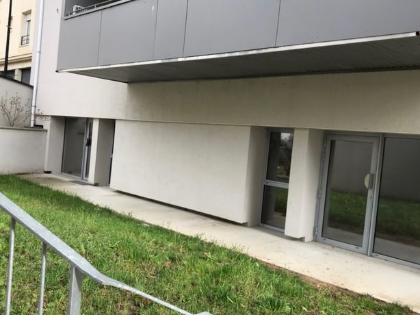 Immobilier professionnel Location Villerest  60m² 350€