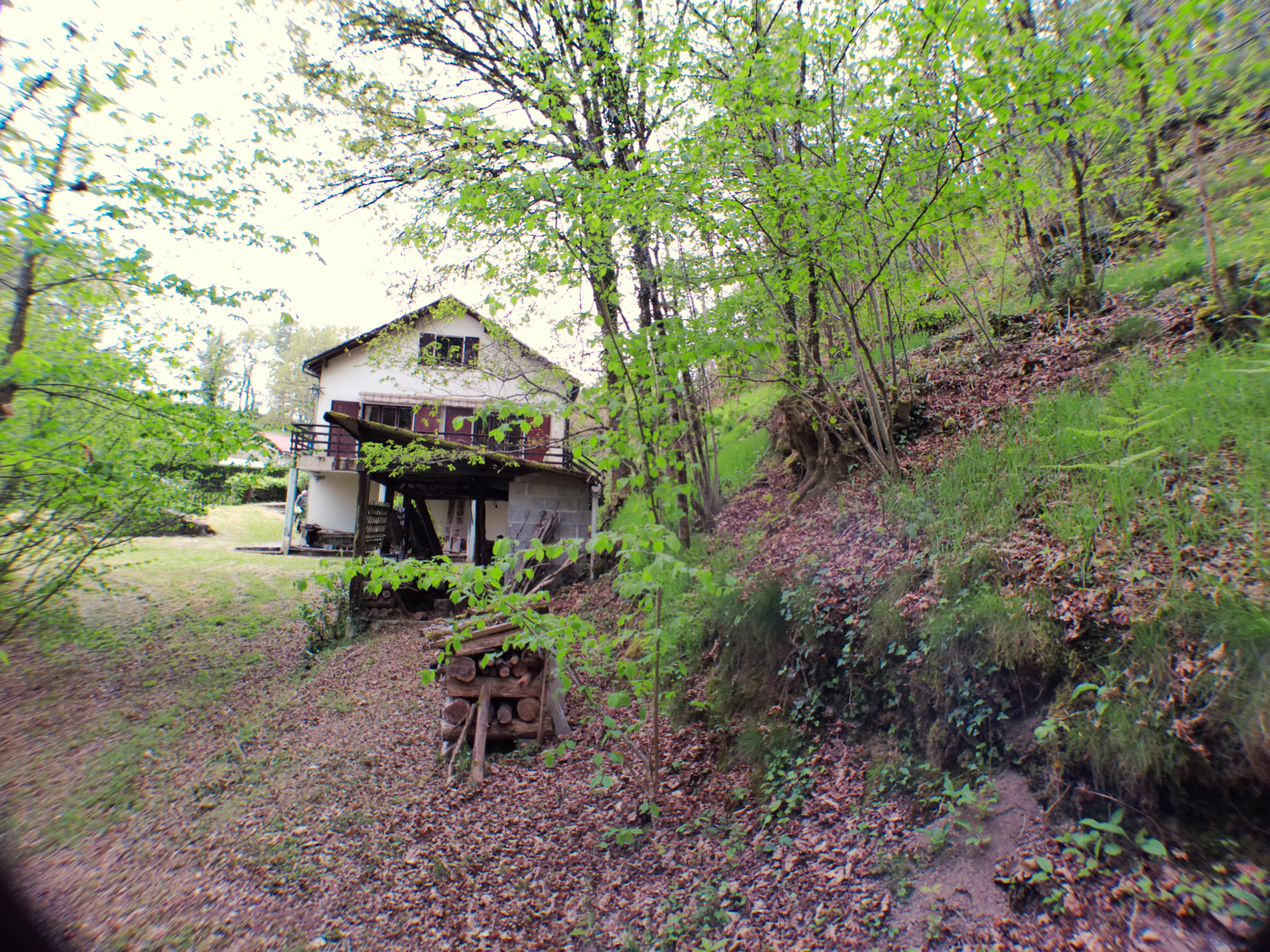 Maison  de 110M2 en bord de rivière  avec un terrain de 10 1