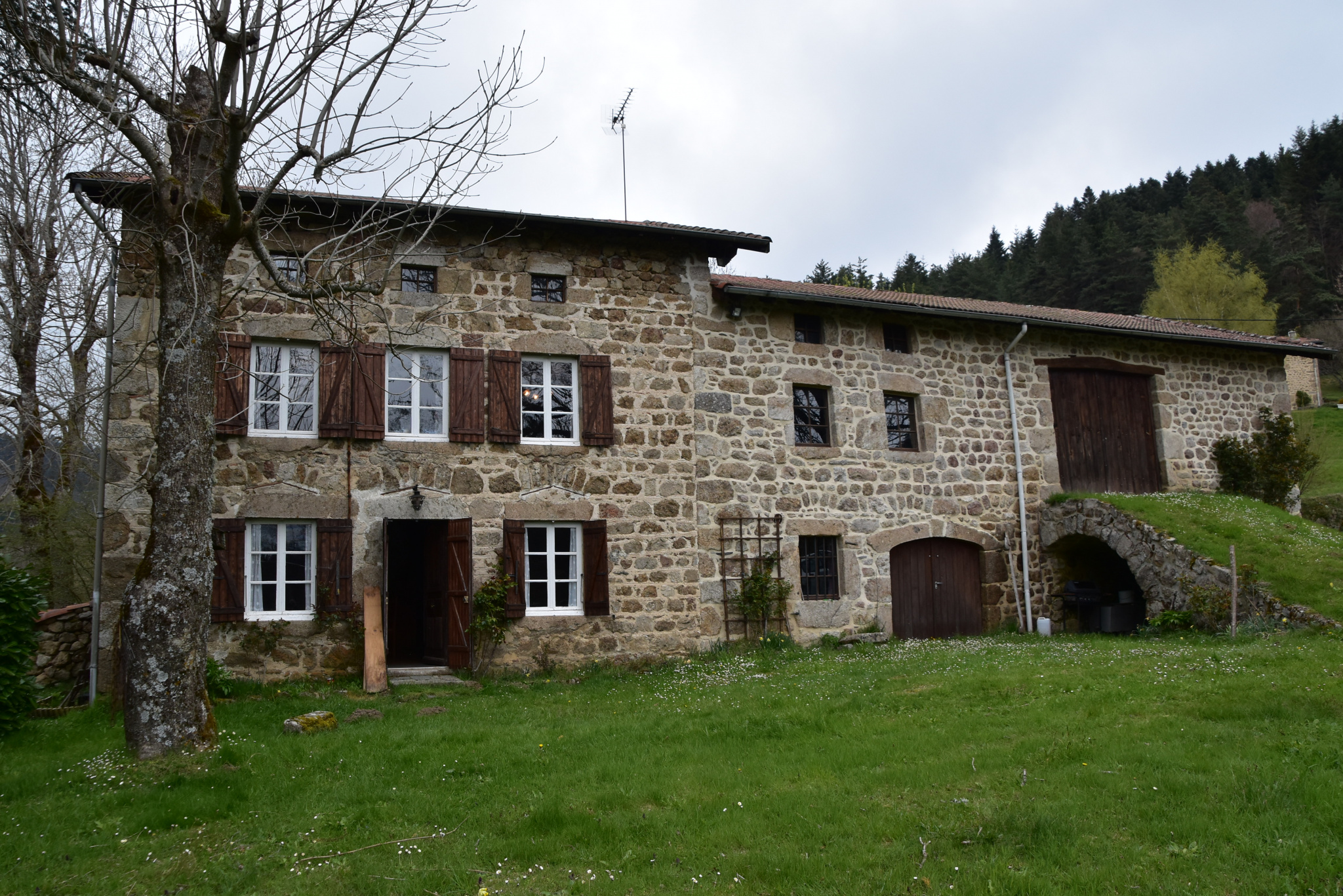 BEAU CORPS DE FERME SUR 7927 M2 DE TERRAIN