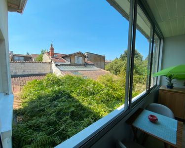 Appartement rénové 4 pièces barrière du Médoc