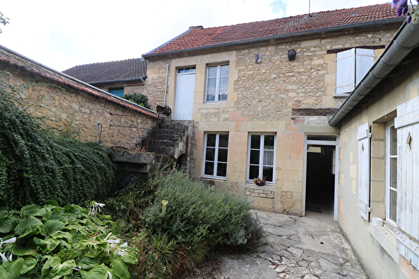 Maison en pierres au coeur du vignoble a 6 mn de MUIZON - Dependances, cave voutee et jardin