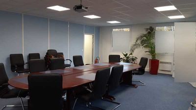 Bureaux - A LOUER - 165 m² non divisibles