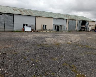 A louer Hangar ancien garage