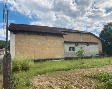 Grange à réhabiliter en zone UC