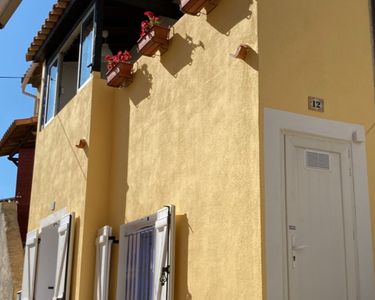 Maison de village au calme absolu dans le Centre Historique à 2 pas du moulin