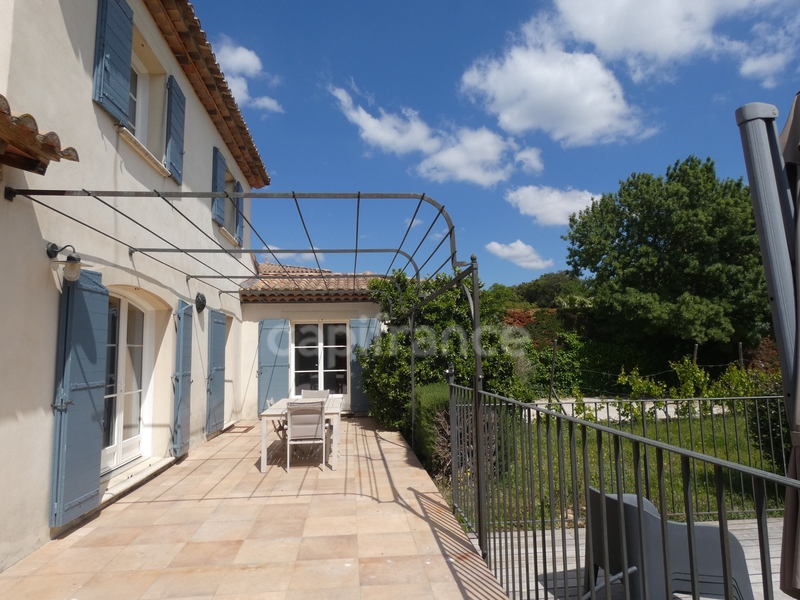 Montfaucon, maison de 180m² terrain de 1362m²