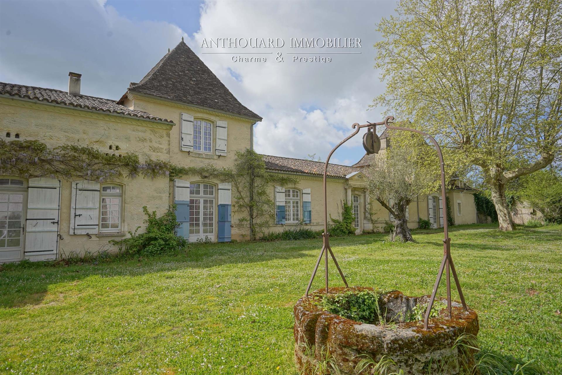 Château et son Gîte, sur 6,6ha et étang