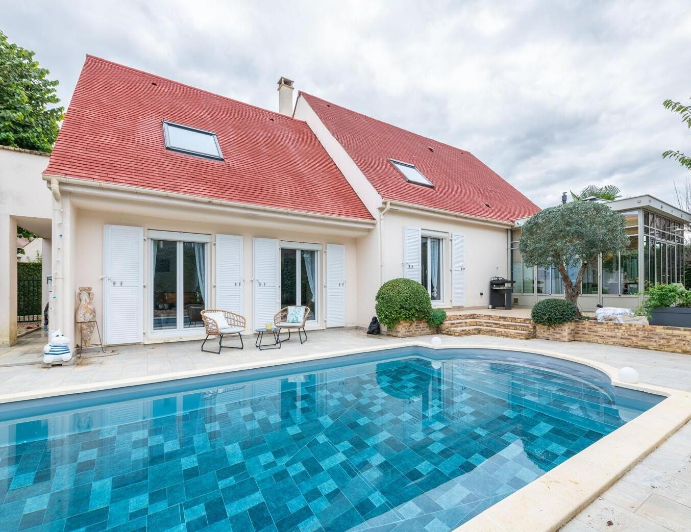 Superbe maison de 248M2 5 chambres piscine chauffer 