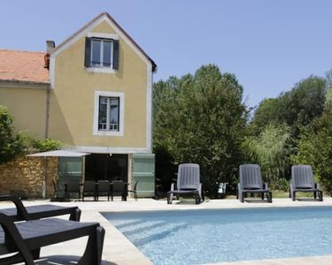 Proche commerces, Maison 4 ch - 130 m² avec piscine 