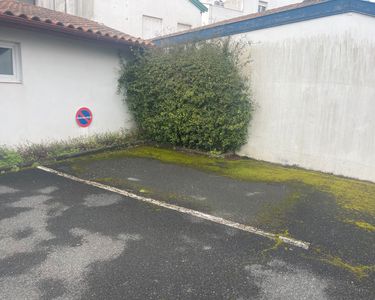 Parking privé extérieur