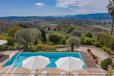 Villa avec 4 chambres à louer à Châteauneuf-Grasse