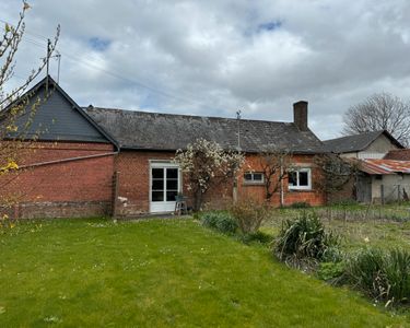 Ancien corps de ferme a renover avec grange sur 1220 m2