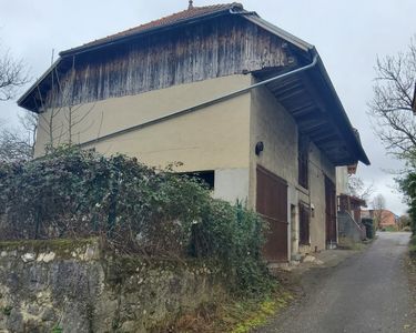 Grange à aménager avec terrain