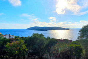 Terrain vue mer non constructible dans le Domaine Naturiste