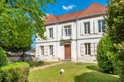 Maison de Maître à distance de marche des commodités 