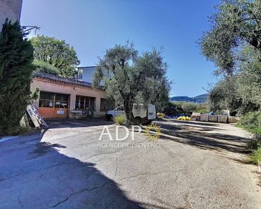 Local 217 m² Grasse