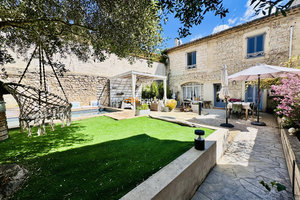 Maison de Maître avec dépendance, garage et jardin avec pisc