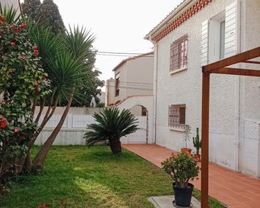 Maison de caractère avec terrasse et jardin 