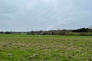 Terrain avec vue et grange en pierres à rénover en campagne de Serent en Bretagne / Morbihan Sud