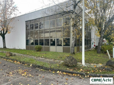 Local commercial 875 m²