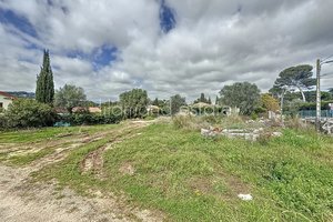 MOUGINS CABRIÈRES Terrain constructible