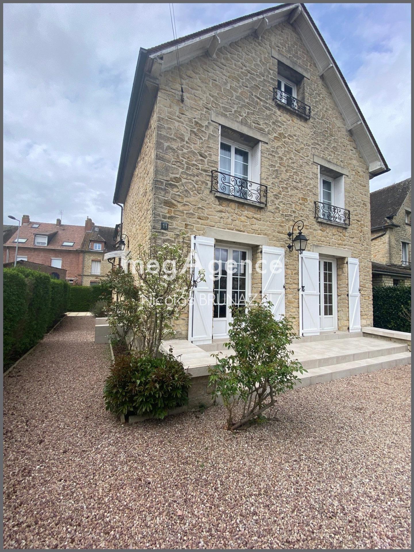 Maison de caractère en centre-ville à Vimoutiers, 7 pièces, 5chambres.