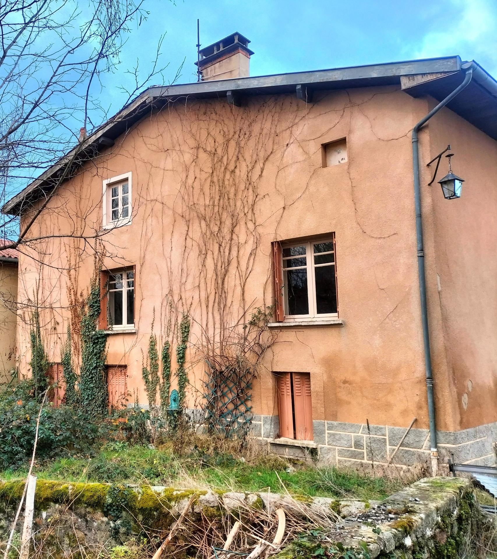 Maison mitoyenne à rénover avec jardin