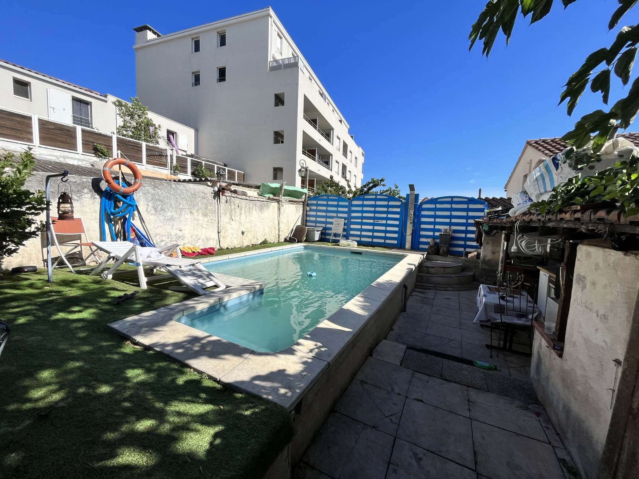 A vendre appartement T4 en rez de jardin avec piscine et stu