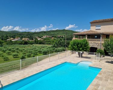Propriété de 8576 m² avec maison, oliveraie, piscine