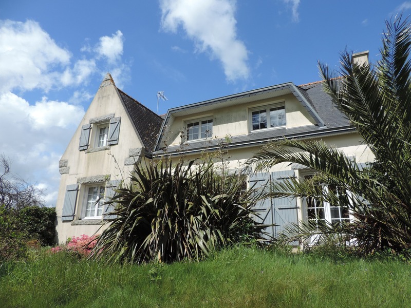 Dpt Finistère (29), à vendre ELLIANT maison P7 de 146 m² - Terrain de 800,00 m² - Plain pied 