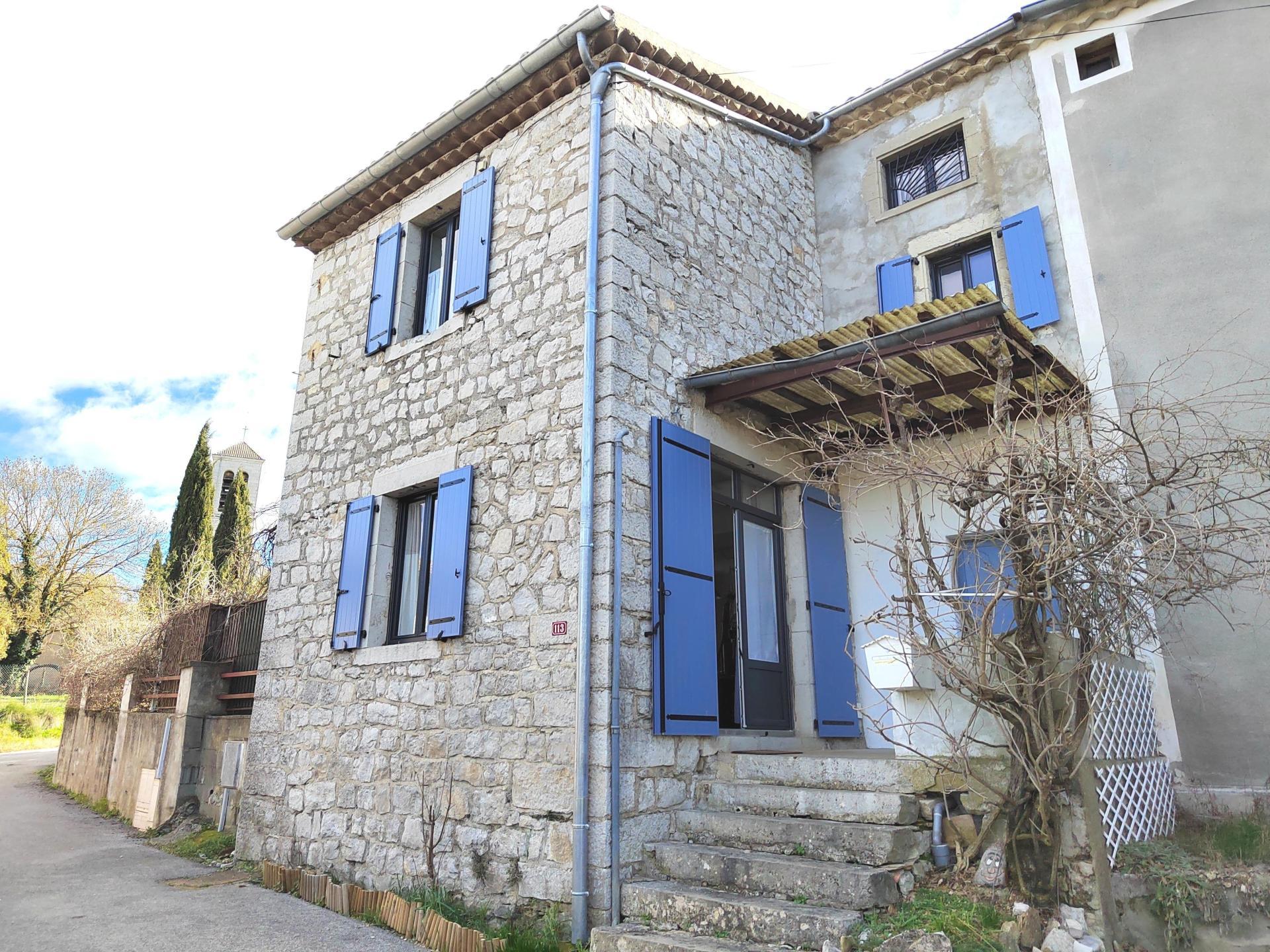 A SAISIR Belle maison en pierre avec piscine, située dans un secteur privilégié sur la commune de