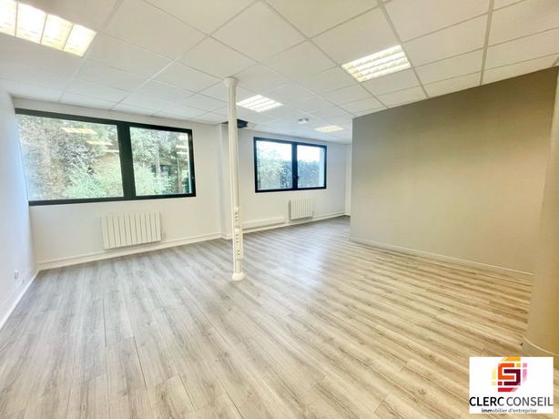 Immobilier professionnel Location Mont-Saint-Aignan  100m² 1358€