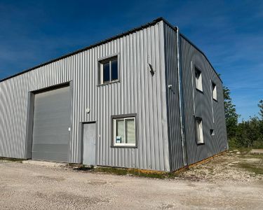 Hangar commercial et artisanal zone des iscles