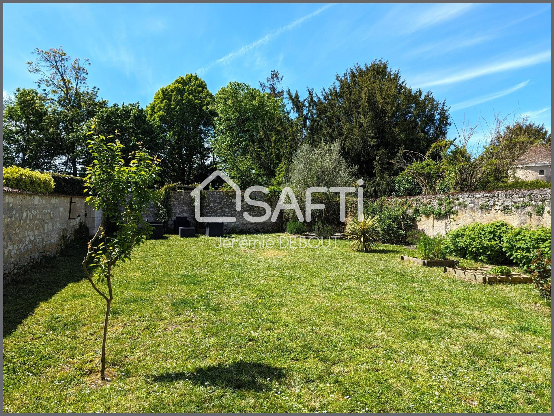 Maison de ville au calme avec charme et jardin !