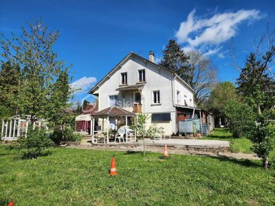 Maison 3 chambres avec un bureau et des box pour chevaux idéale pour créer sont haras 