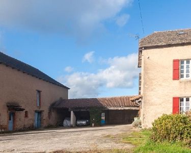 Maison avec terrain et dépendances