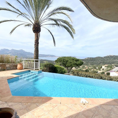 Superbe villa récente avec piscine et jardin sur la commune prisée de Lumio Balagne