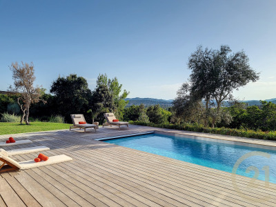 Magnifique villa avec piscine dans un domaine privé 