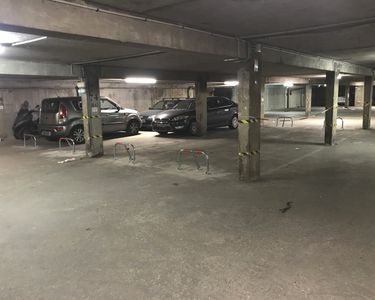 8 emplacements de parking, idéal investisseur